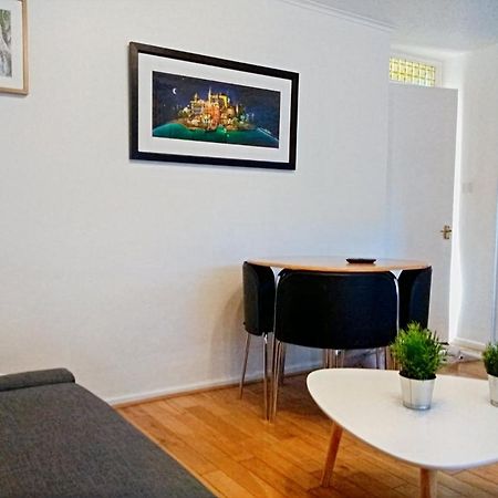 Very Central Location- Free Parking - 2 Bedrooms Belfast Kültér fotó