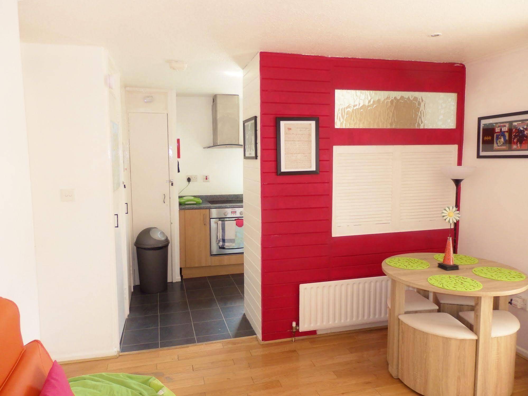 Very Central Location- Free Parking - 2 Bedrooms Belfast Kültér fotó