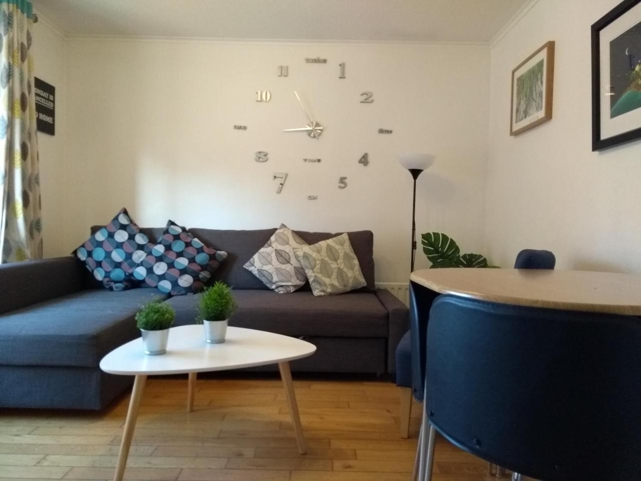 Very Central Location- Free Parking - 2 Bedrooms Belfast Kültér fotó